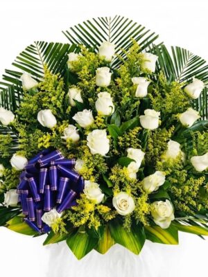 Abanico en Palma con Rosas Blancas Cali - Floristería Florecer